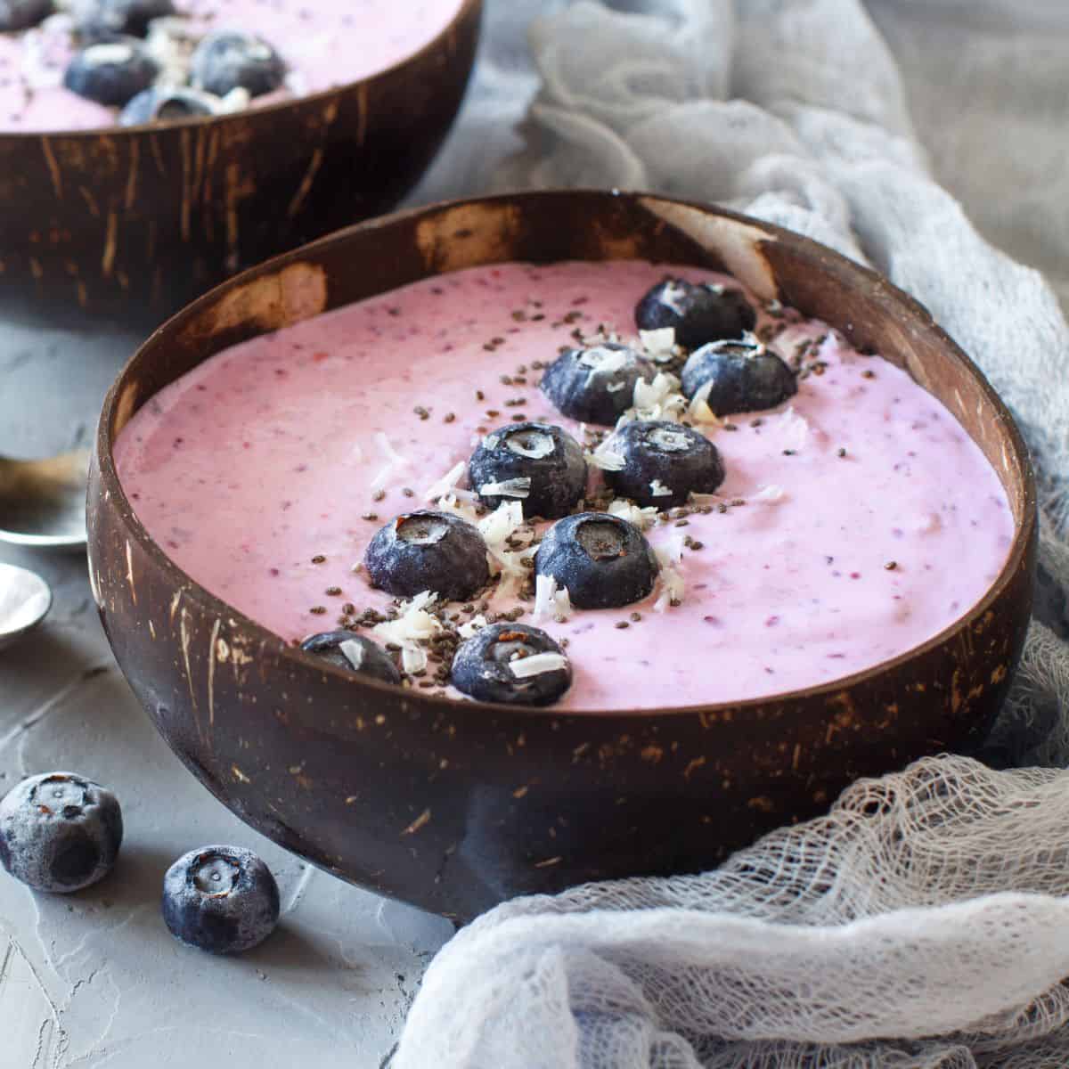 Blueberry smoothie bowl recipe