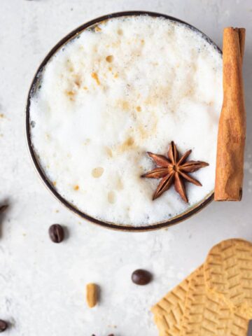 Cozy healthy gingerbread latte recipe