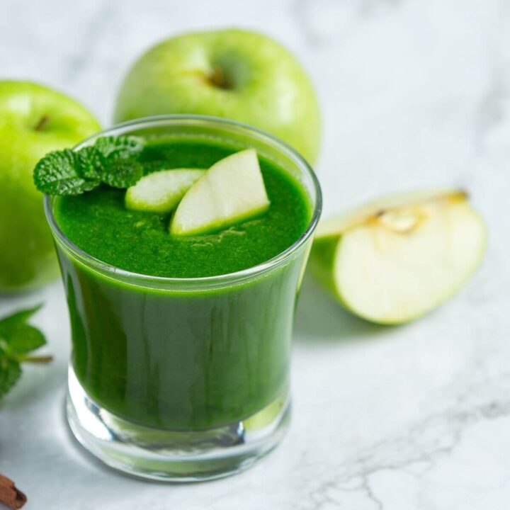 Healthy green juice recipe made with green apple.